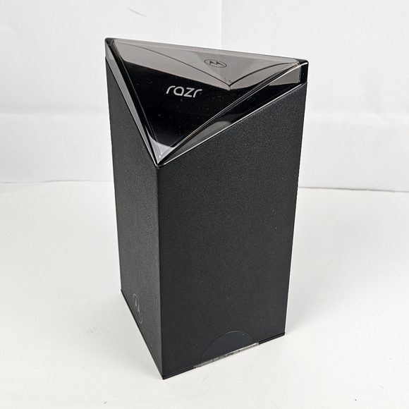 Motorola Razr 5G W/ Accessories | CIB T-Mobile Technology Phone Smartphone Tech - Picture 11 of 11